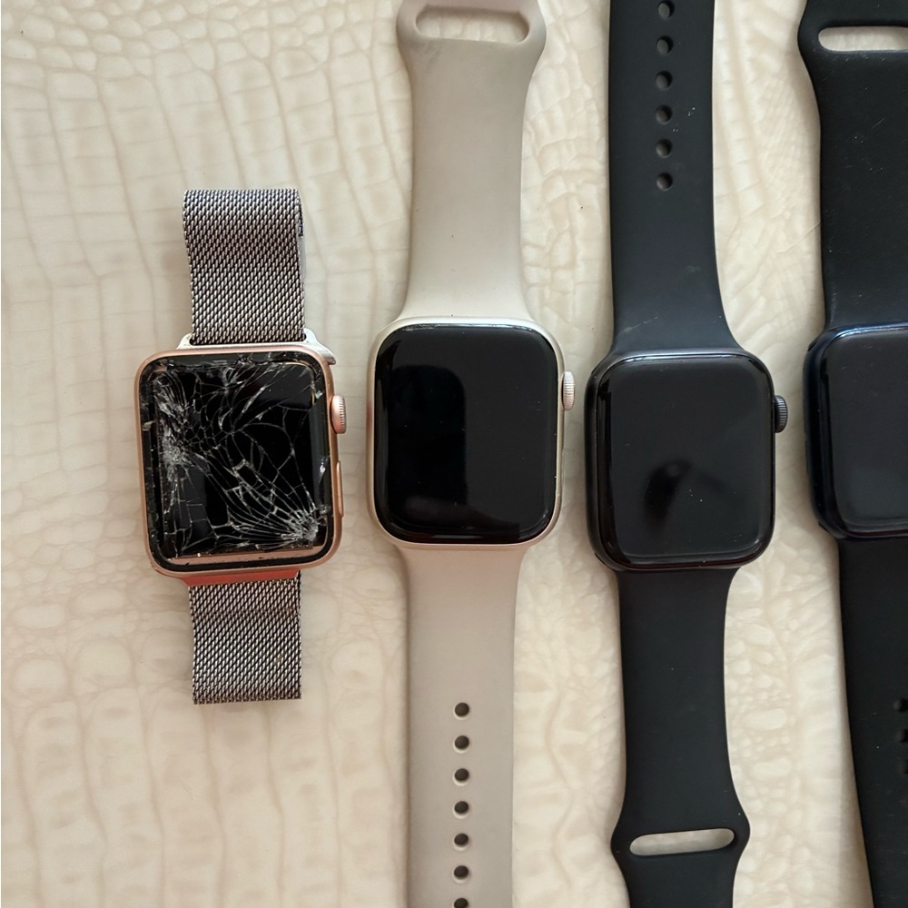 Apple.  Samsung.  Fitbit lot of 25.  for repair broken damaged - Picture 5 of 16